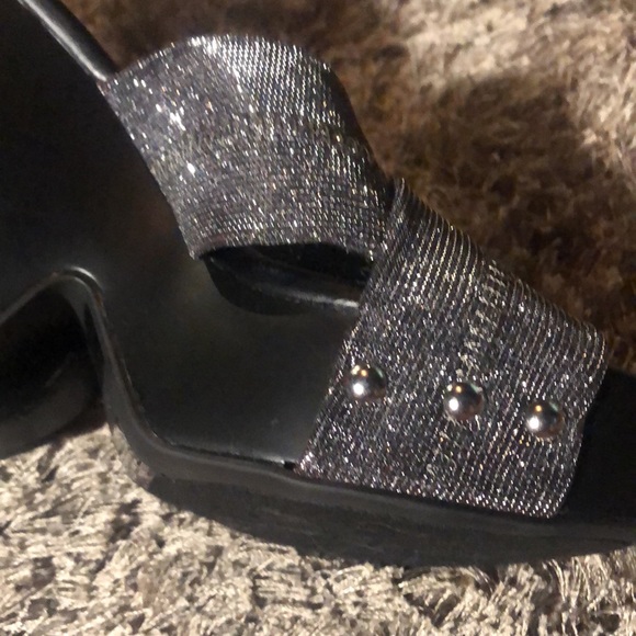 Shoes - Picture 6 of 7